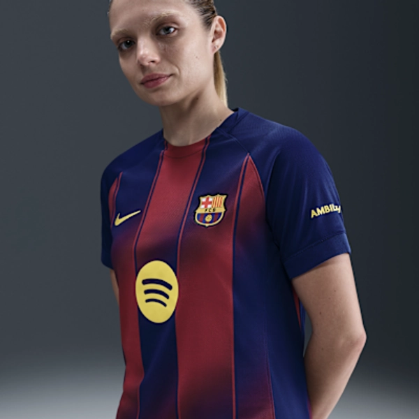 Jersey de fútbol Nike Dri-FIT Replica del FC Barcelona local 2025/26 Stadium para mujer