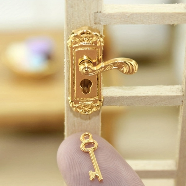 [Golden Miniature Lock] Elegant Golden 1:12 Scale Miniature Door Lock | Ornate Door Handle, Detailed Craftsmanship, Ideal for Dollhouse Decor, Perfect for Halloween, Thanksgiving, Christmas, and New Year Gifts, Festive Home Decoration