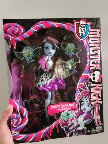 This wish is for any old monster high dolls - I am interested in the sweet screams line though 