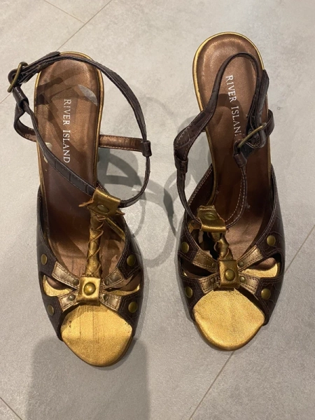 Heeled sandal shoe