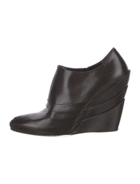 Miu Min Leather Pumps