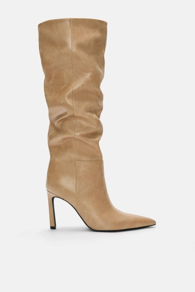 High-heel boots