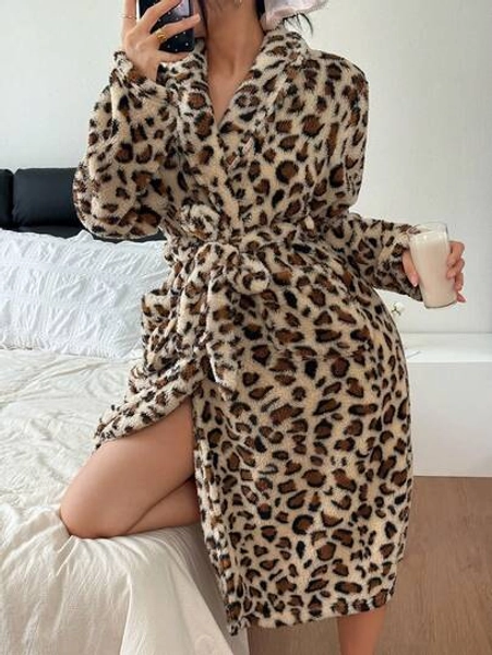Dream Adore Women's Casual Leopard Print Coral Fleece Robe, Thickened Fluffy Cheetah Print Robe, Winter