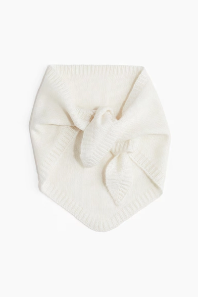Knitted triangle scarf - Cream