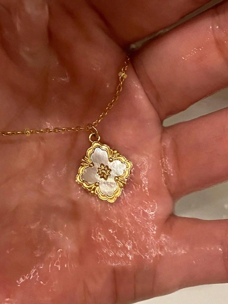 1pc Stainless Steel 18K Gold Plated Clover Minimalist Design Necklace For Women, Elegant For Daily Wear, Party, Formal Attire, Vacation Outfit. Great Gift For Mother, Wife, Daughter, Girlfriend. Waterproof, Won't Fade, Suitable For Beach Wear