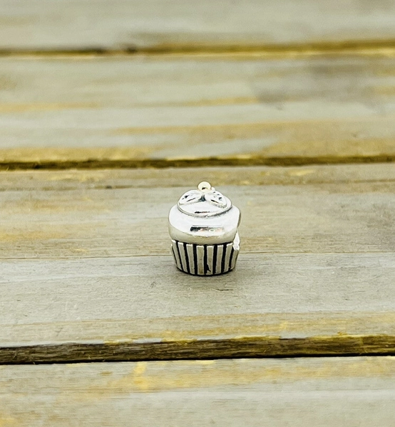 Authentic Pandora Sterling Silver 925 14kt 585 ALE Cupcake Charm