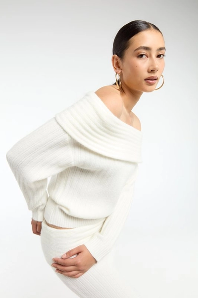 Pull avec encolure carmen