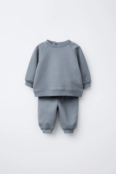 SWEATSHIRT AND JOGGER SET WITH BRUSHED INTERIOR
