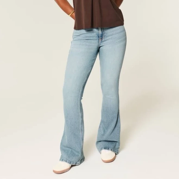 Hollister Women's Curvy High-Rise Flare Jeans
