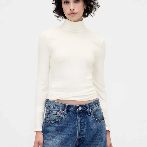 Gap Women's Featherweight Turtleneck