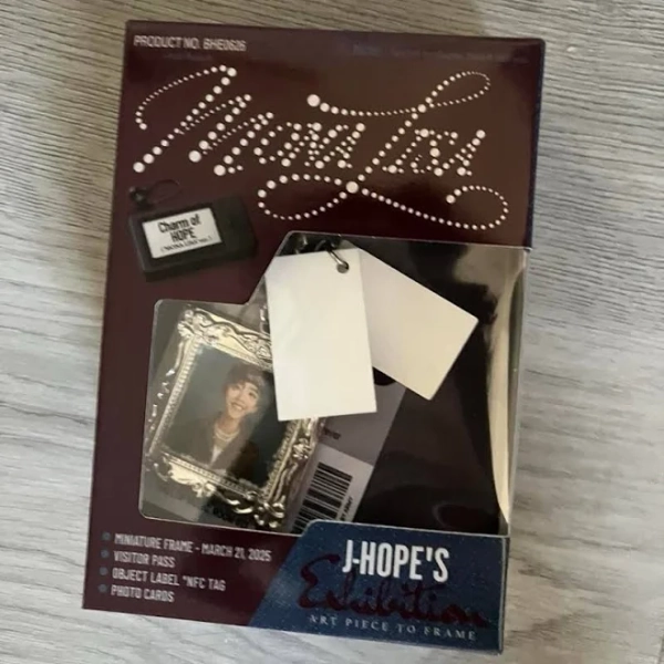 BTS J-Hope Charm Of Hope Mona Lisa Version Keyring
