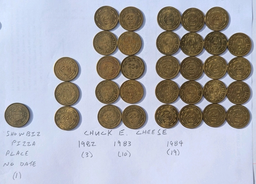 33 Chuck E. Cheese &amp; ShowBiz Pizza Place Tokens, Circulated Bronze