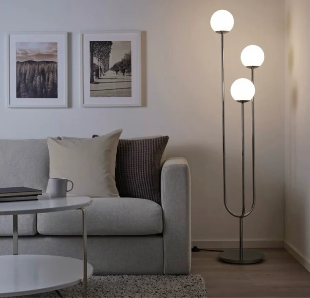 SIMRISHAMN Lampadaire - chromé/opalin verre