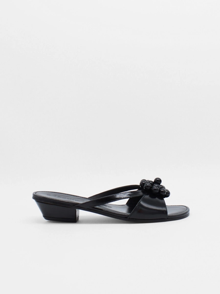 Flora Black
