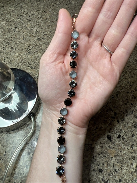 Swarovski Austrian Crystal Bracelet. The Sparkled Shell. Rose gold. Size Average