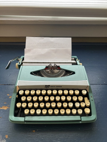 Vintage 1964 SCM Smith-Corona Corsair Deluxe Typewriter w/ cover case  &amp; Manual