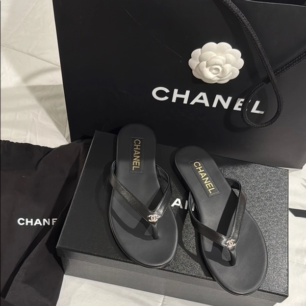 Chanel 2025 Black Women's Thong Sandals!