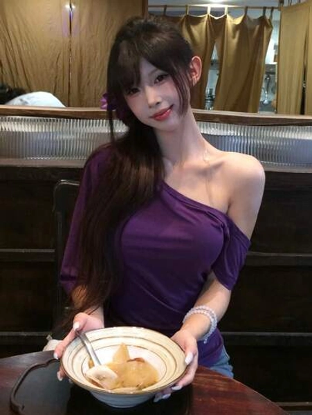 DAZY Slim Fit Cropped Halter Neck Short Sleeve Solid Color Casual Tee Shirt For Women