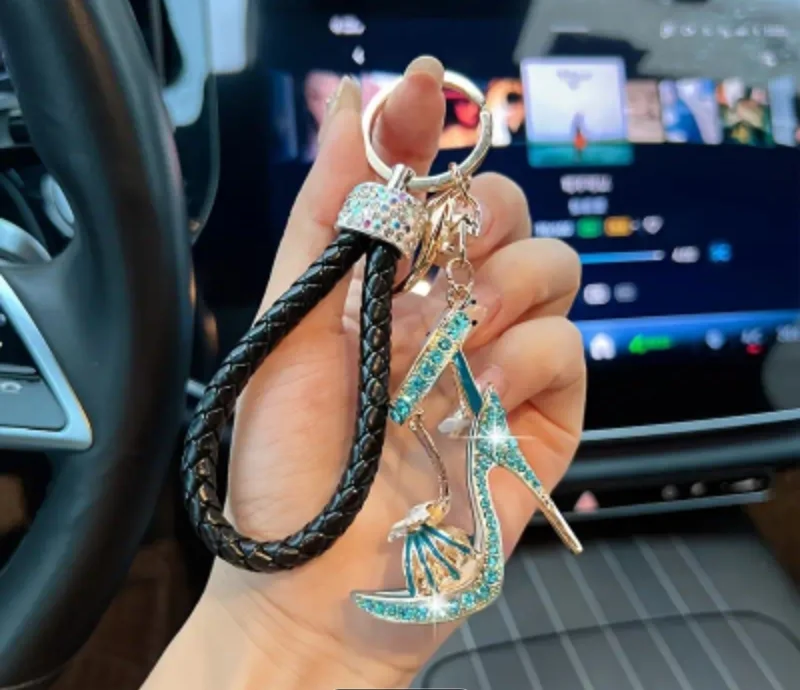 a womens handbag an alloy   keychain a small gift - Temu