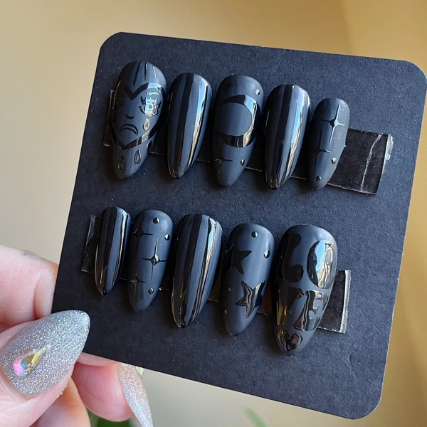 MADE TO ORDER - Crying Heart - Handpainted Glossy & Matte Elegant Retro Alternative Goth Press on Nails Frilled to Death Nails