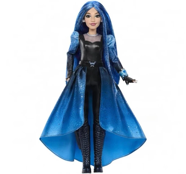Disney Descendants Wicked Wonderland Deluxe Fashion Doll & Accessory Chloe Wonderland