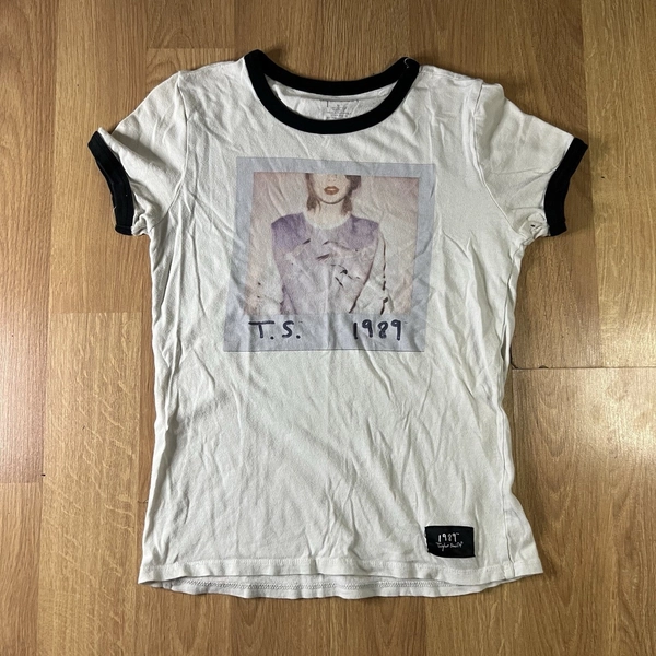 Taylor Swift 1989 Polaroid Tour  Ringer T-Shirt  2013 Size Small Authentic