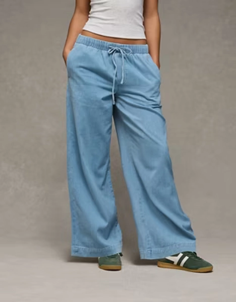AE Cozy Dreamy Drape Low-Rise Ultra Wide-Leg Jean