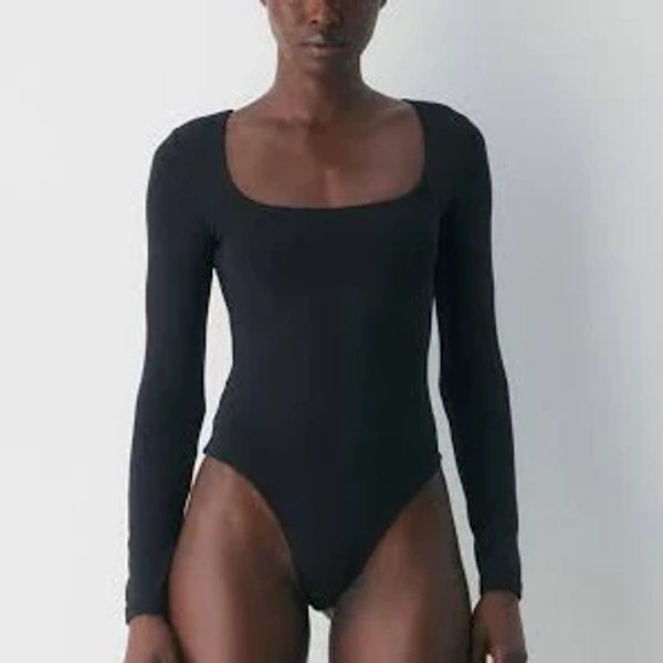 Aritzia Justaucorps Ember En Contour Original en Noir taille TTP