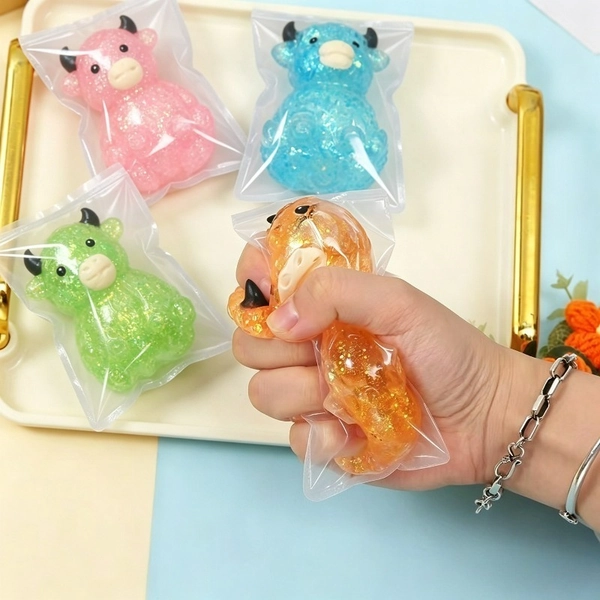 Hefengcl.Four-Color Glitter Maltose Highland Cow Squeeze Ball, Brave Cow Themed Sensory Toy, Animal Shape Squishy Fidget Toy, Portable Decompression Toy, Children Goodie Bag Fillers, Random Color Deformable Character Model