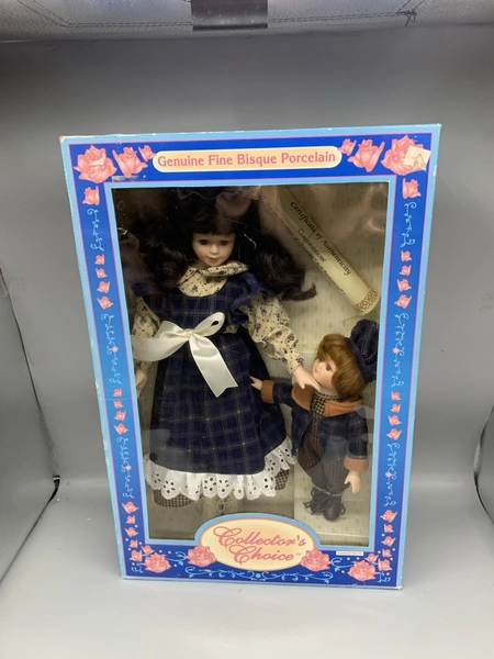 Collector's Choice Stunning Porcelain Dolls Set 19” VGC