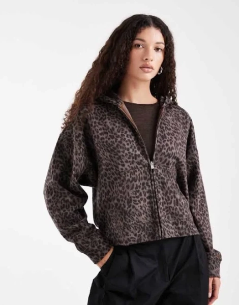 Shop Hollister mini logo zip through hoodie in leopard print on Sale at BeyondStyle – Get Lowest price in three month Hollister mini logo zip through