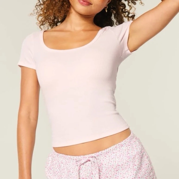 Hollister Women's Scoop T-Shirt