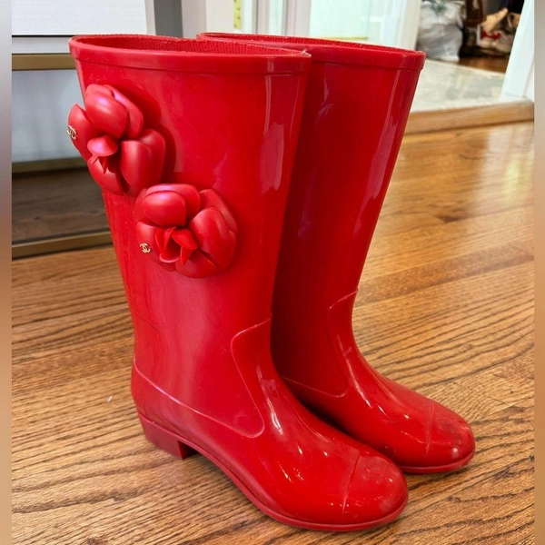 AUTHENTIC CHANEL Camellia Rain Boots in Red/ Roses...