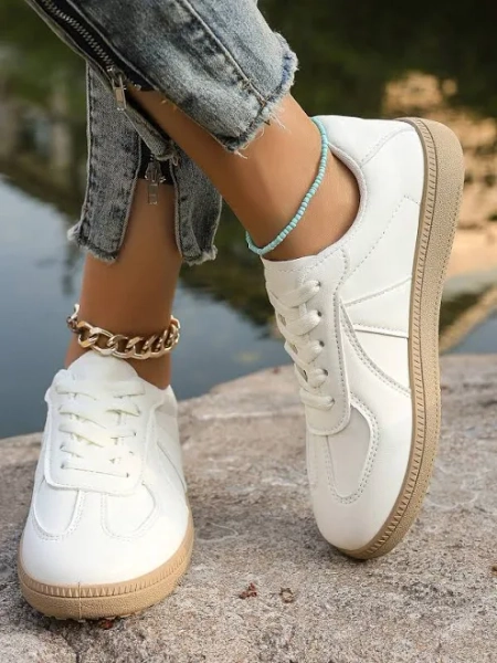 Teenagers Breathable Lace-Up Sneakers