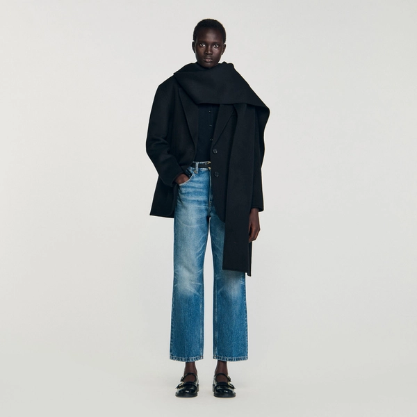 Manteau en laine à écharpe intégrée