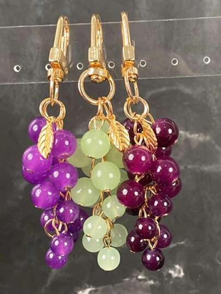 Resin Transparent Beaded Grape Pendant New Creative Student Schoolbag Decoration Keychain Gift, Decorative Accessories Fruit Decoration Bag Chain Pendant Bag Extender Replacement Extension Chain With Chain Pendant Amethyst Grape Protective Cover Pendant New Ins Creative Student Schoolbag Decoration Keychain Gift,