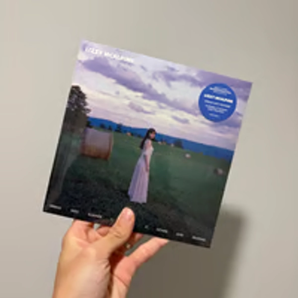 Lizzy McAlpine Spring into Summer / Pushing It Down and Praying 7” Vinyl UO