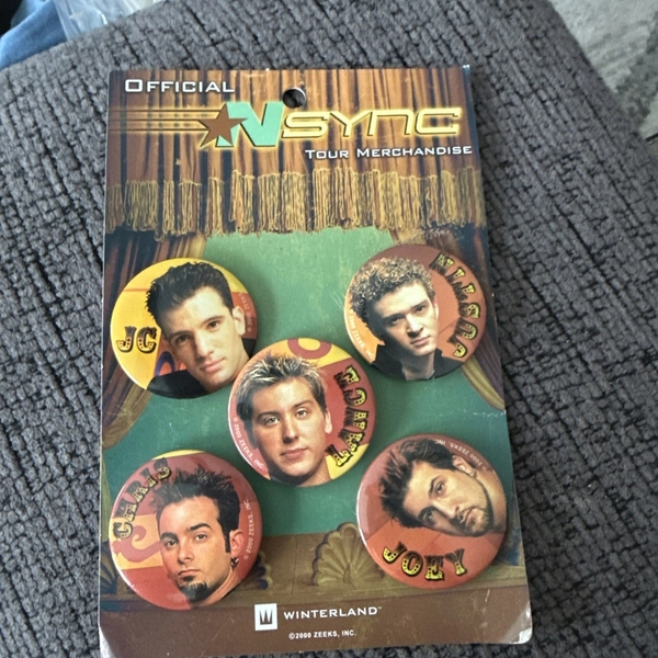 Official NSYNC Tour Merchandise Set Of 5 Pin Back Buttons