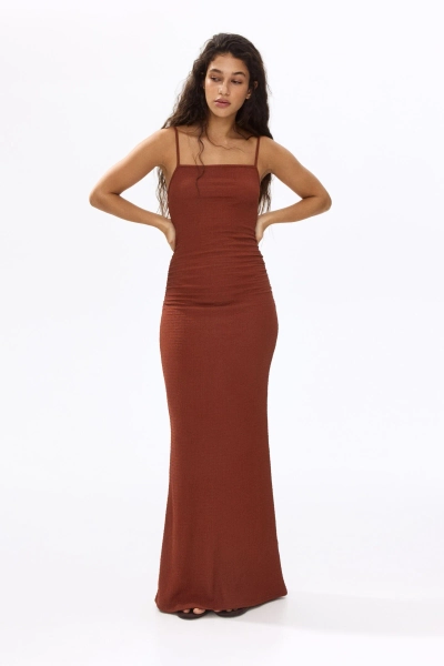 Vestido largo con tiras delgadas