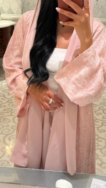 Mauve Sequin Dentelle Abaya