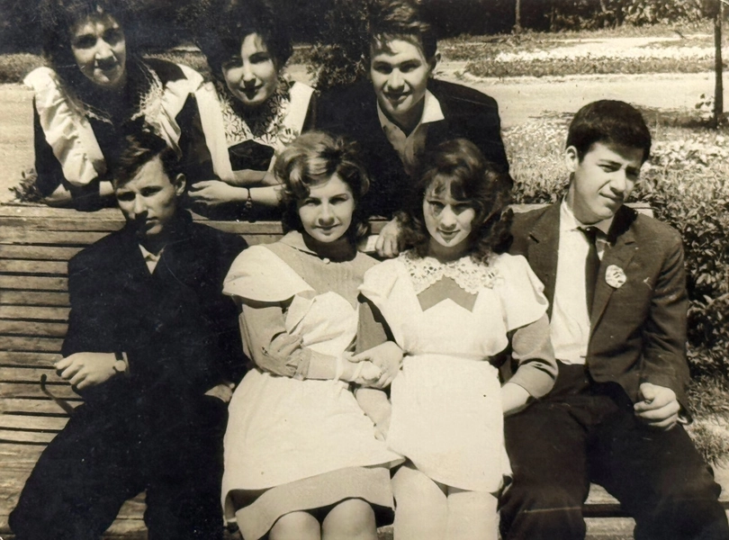 1970s Young Schoolgirls Boys High School Students Vintage Photo