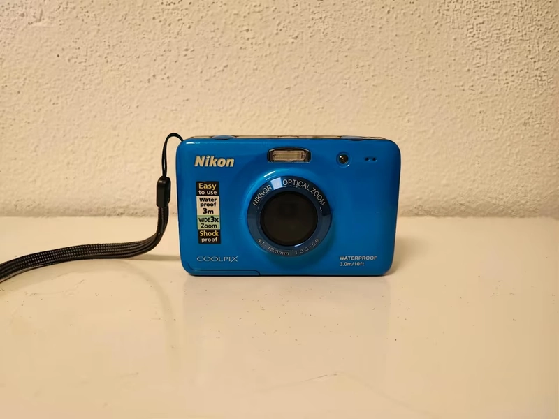 Reserviert • Gelöscht • 
        Nikon COOLPIX Digitalkamera – Wasserdicht & stoßfest