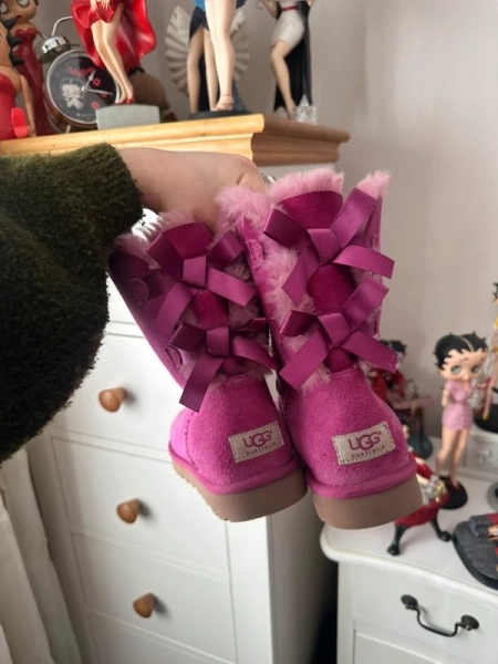 Pink y2k ugg boots