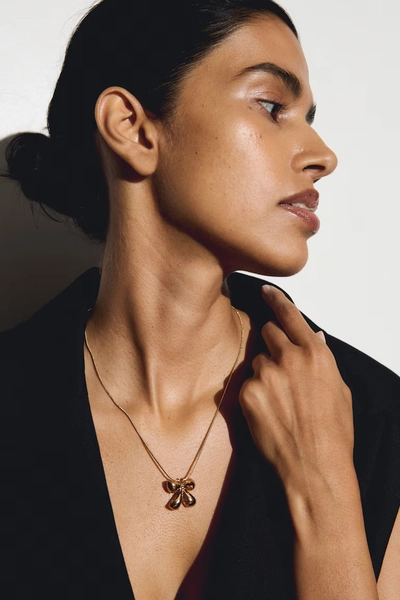 Bow-Pendant Necklace - Gold-colored
