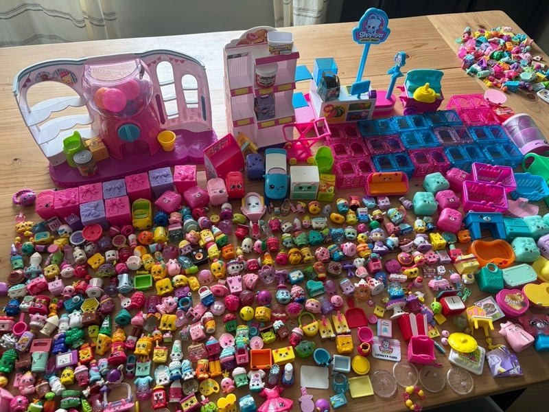 Huge Shopkins Lot Of 575+ Various Seasons Figures Playsets