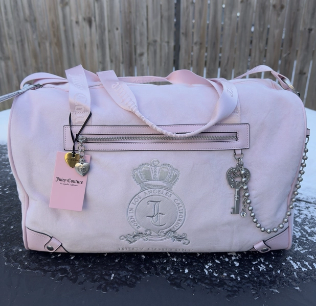 JUICY COUTURE CLASSIC JUICY LOVER WEEKENDER BAG CHIFFON PINK, NEW, VIRAL