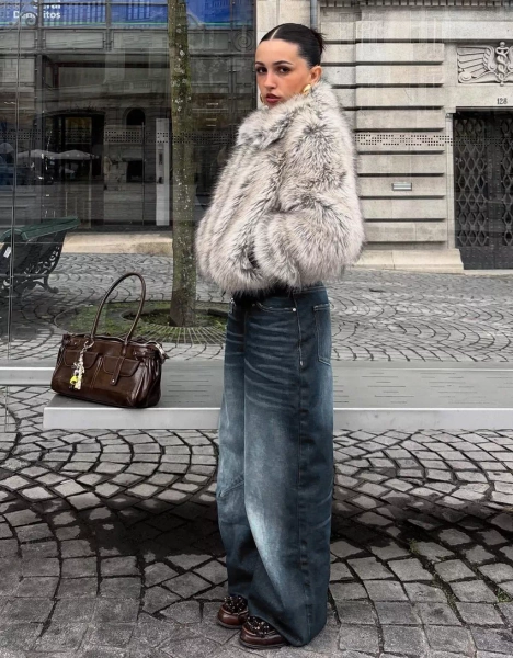 Low-rise slouchy jeans