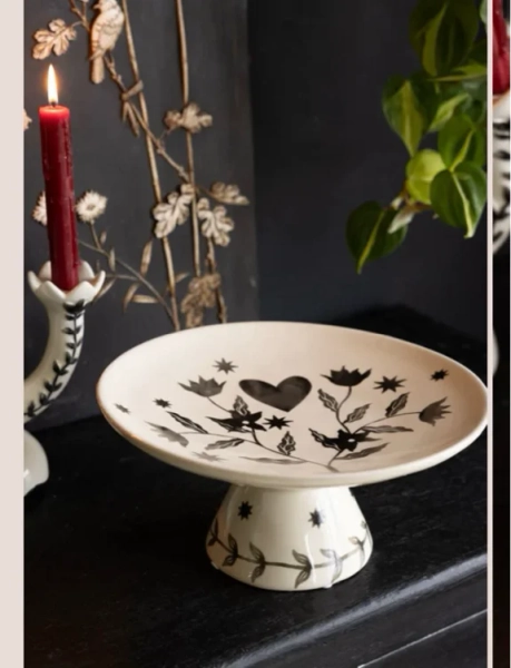 Milagro Heart Ceramic Cake Stand