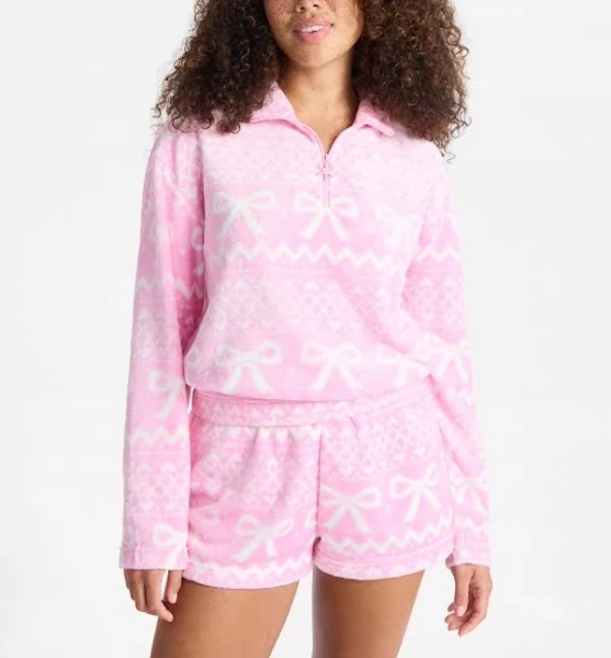 No Boundaries Women's 1/4 Zip Mock Neck Plush Top with Long Sleeves