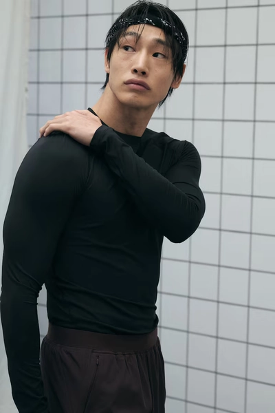 Muscle-Fit Sports Shirt with DryMove™ - Black